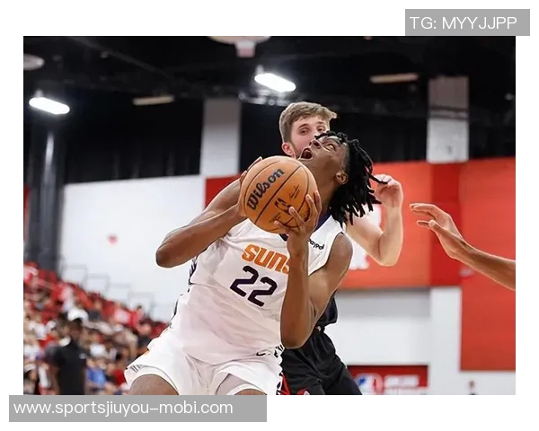 太阳队宣布裁掉前锋CJ亨特利双向球员身份终止