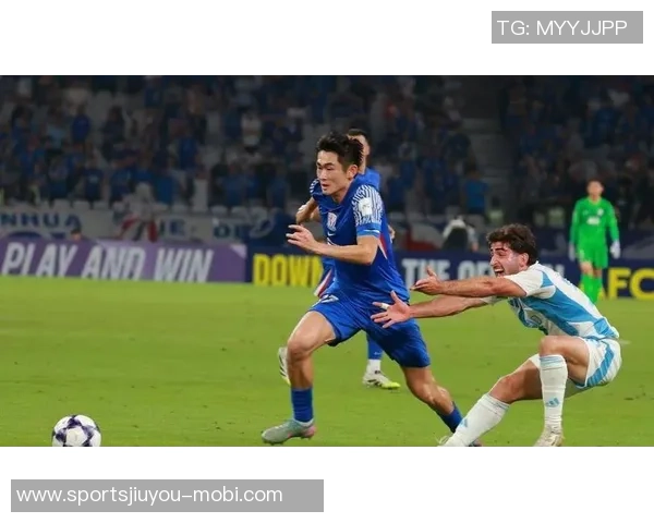 阿苏埃单刀突入禁区遭侵犯裁判未判点球引发强烈不满