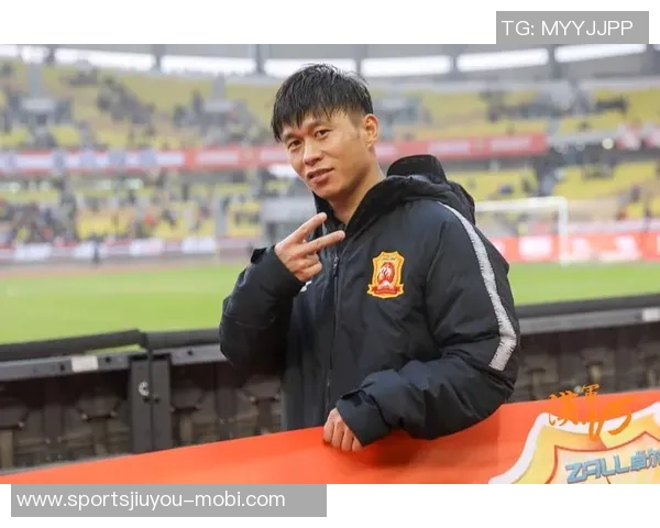 鲁媒报道依木兰与陈泽仕参加训练有望在本赛季中超首秀展现实力